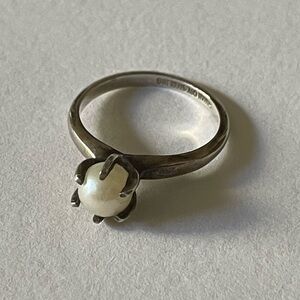 Vintage 925 Sarah Coventry Sterling Silver White Pearl Solitaire Ring w prongs